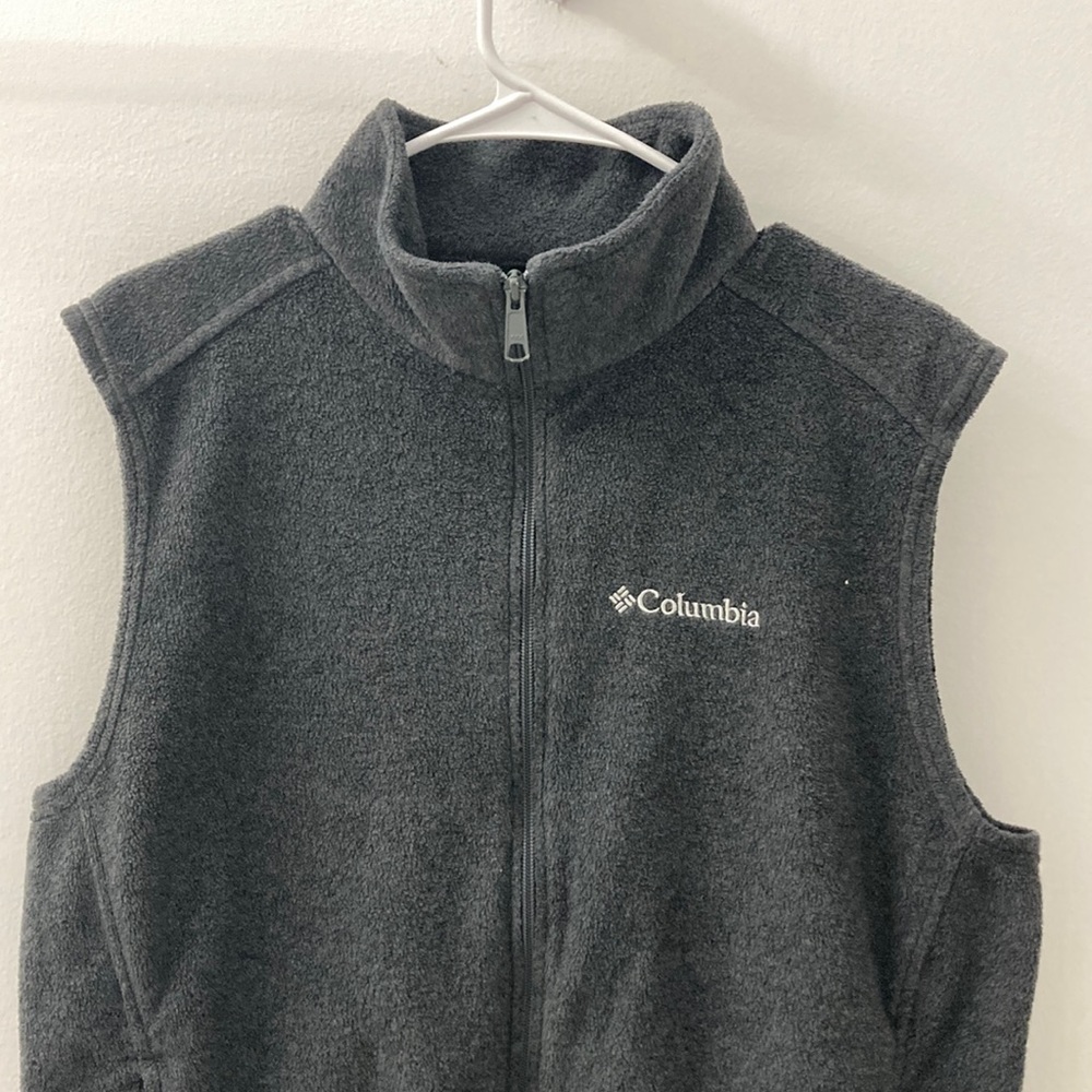 Columbia vest, size medium, dark grey
